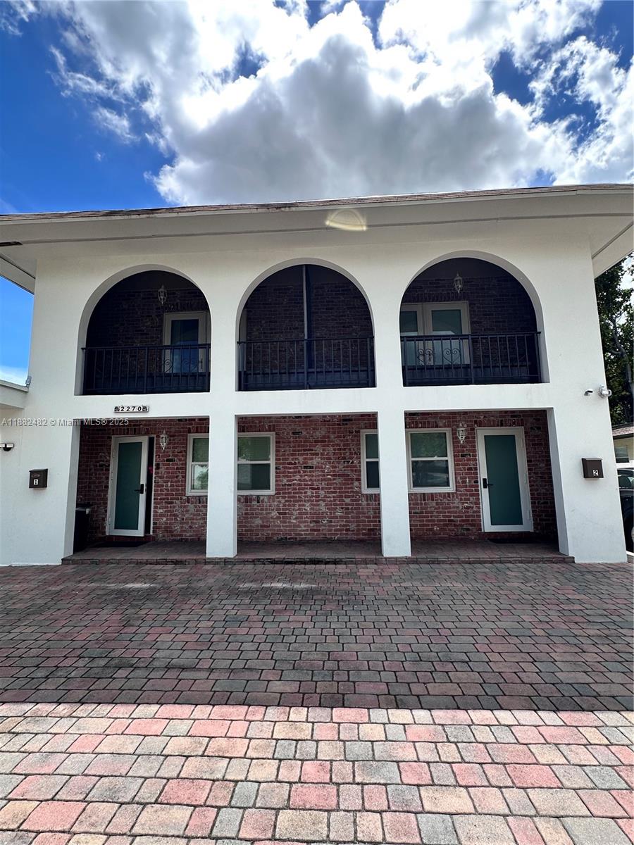 WEST DANIA HEIGHTS - Residential Income