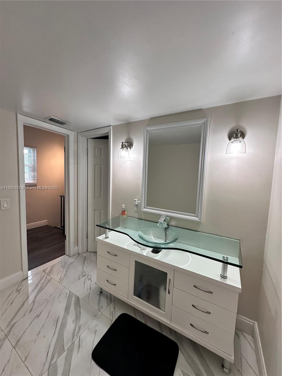 WEST DANIA HEIGHTS - Residential Income