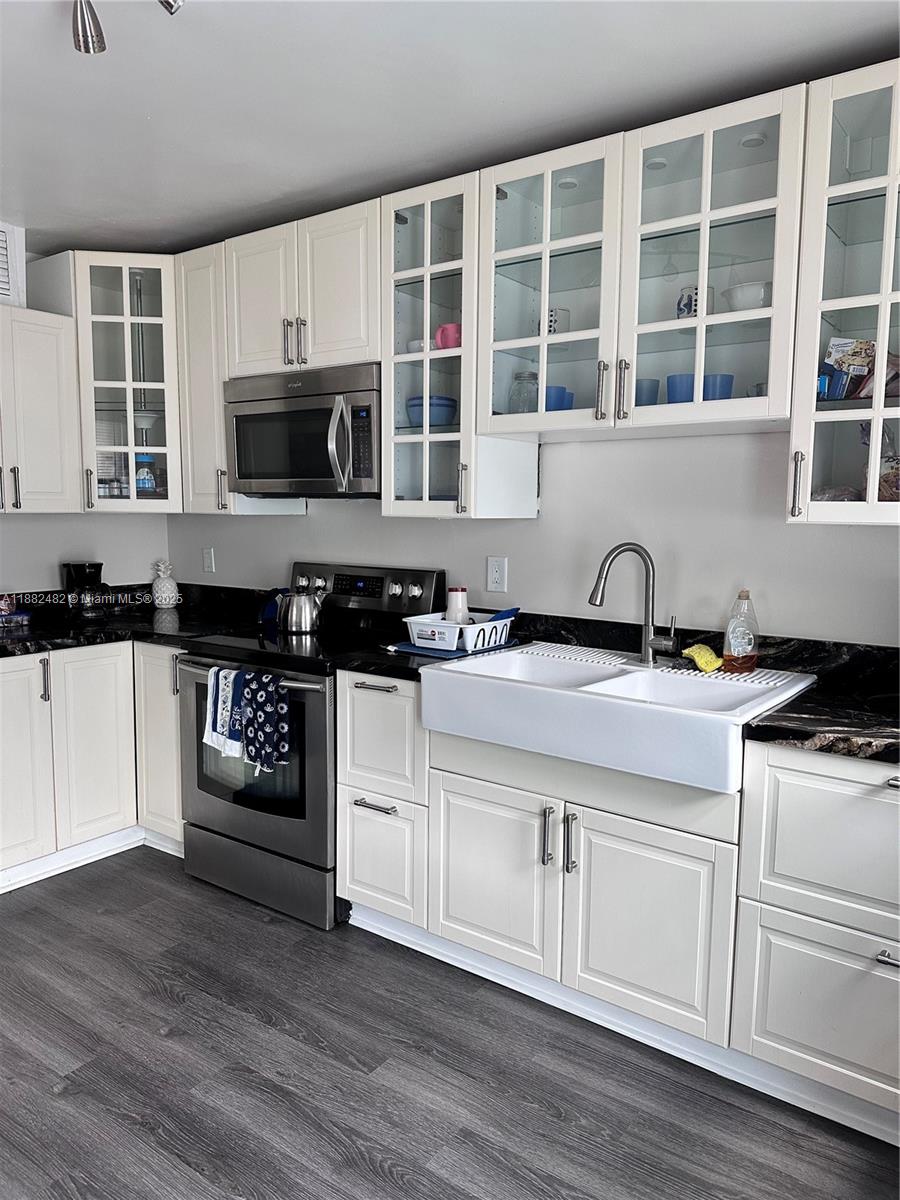 WEST DANIA HEIGHTS - Residential Income