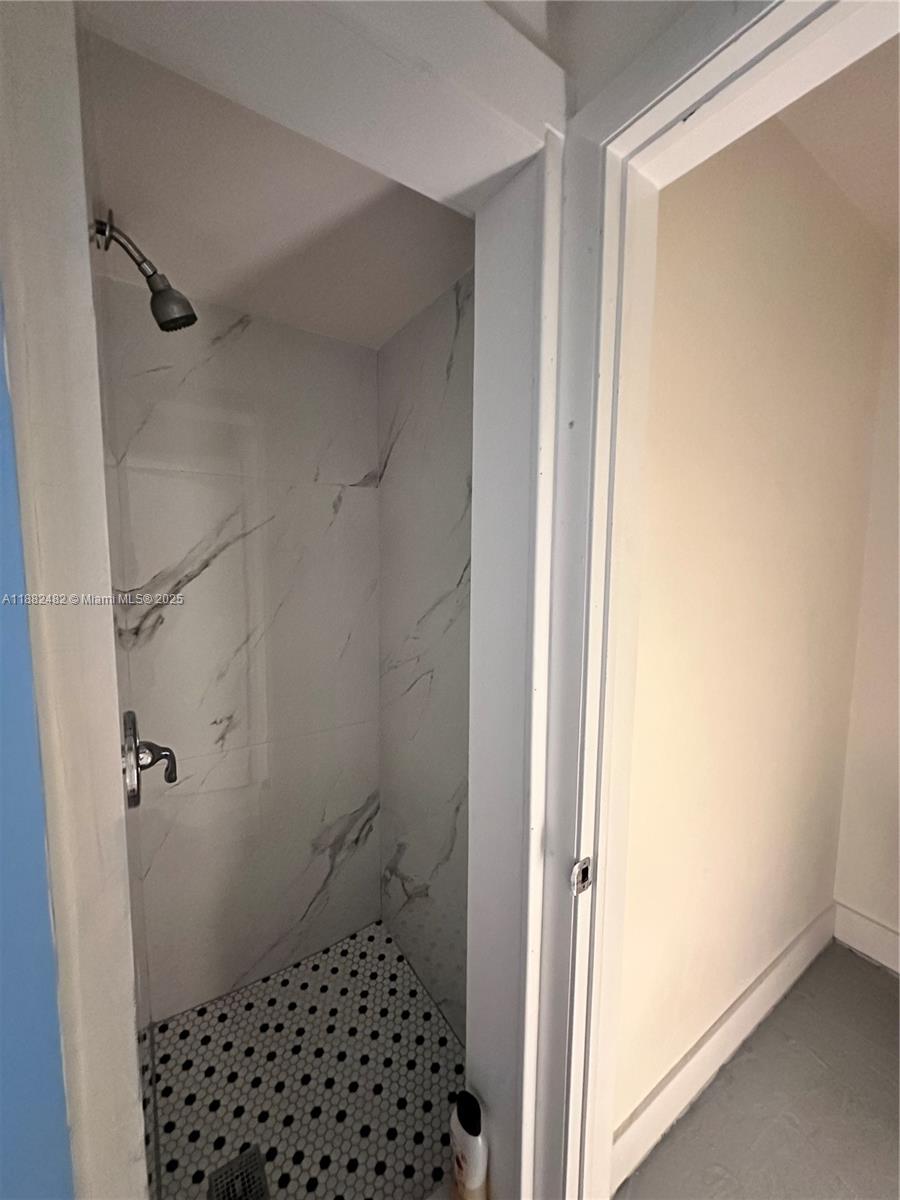 WEST DANIA HEIGHTS - Residential Income