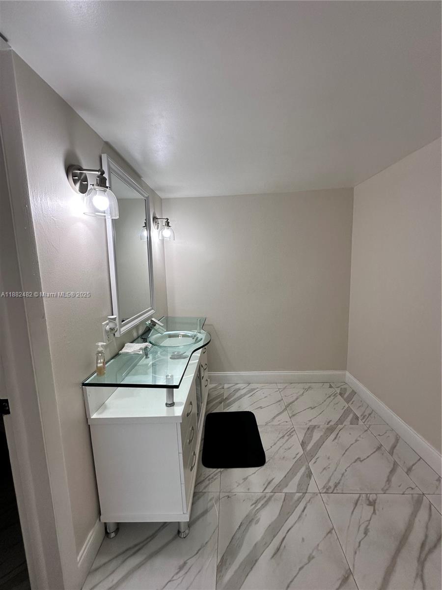 WEST DANIA HEIGHTS - Residential Income