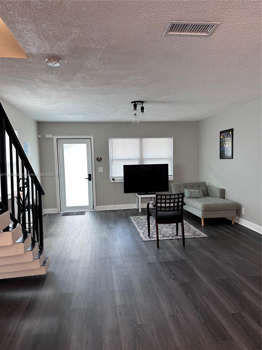 WEST DANIA HEIGHTS - Residential Income