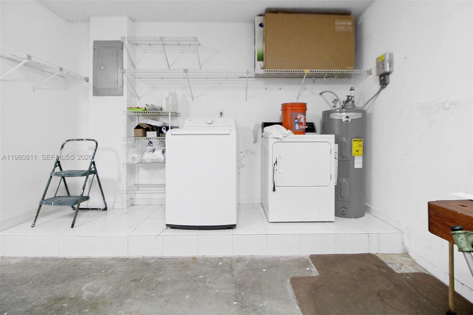 CALIFORNIA HILLS - Residential