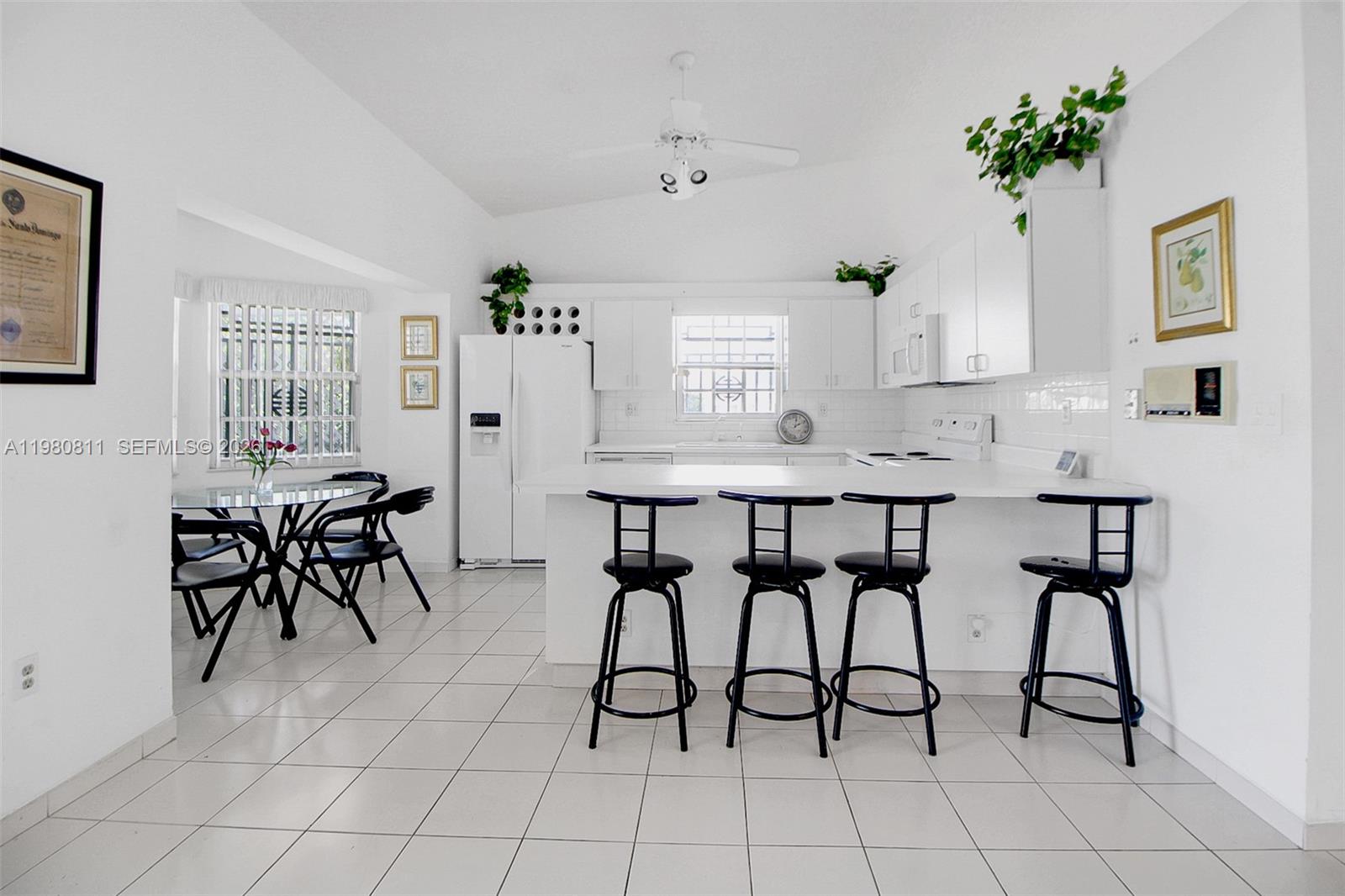 CALIFORNIA HILLS - Residential