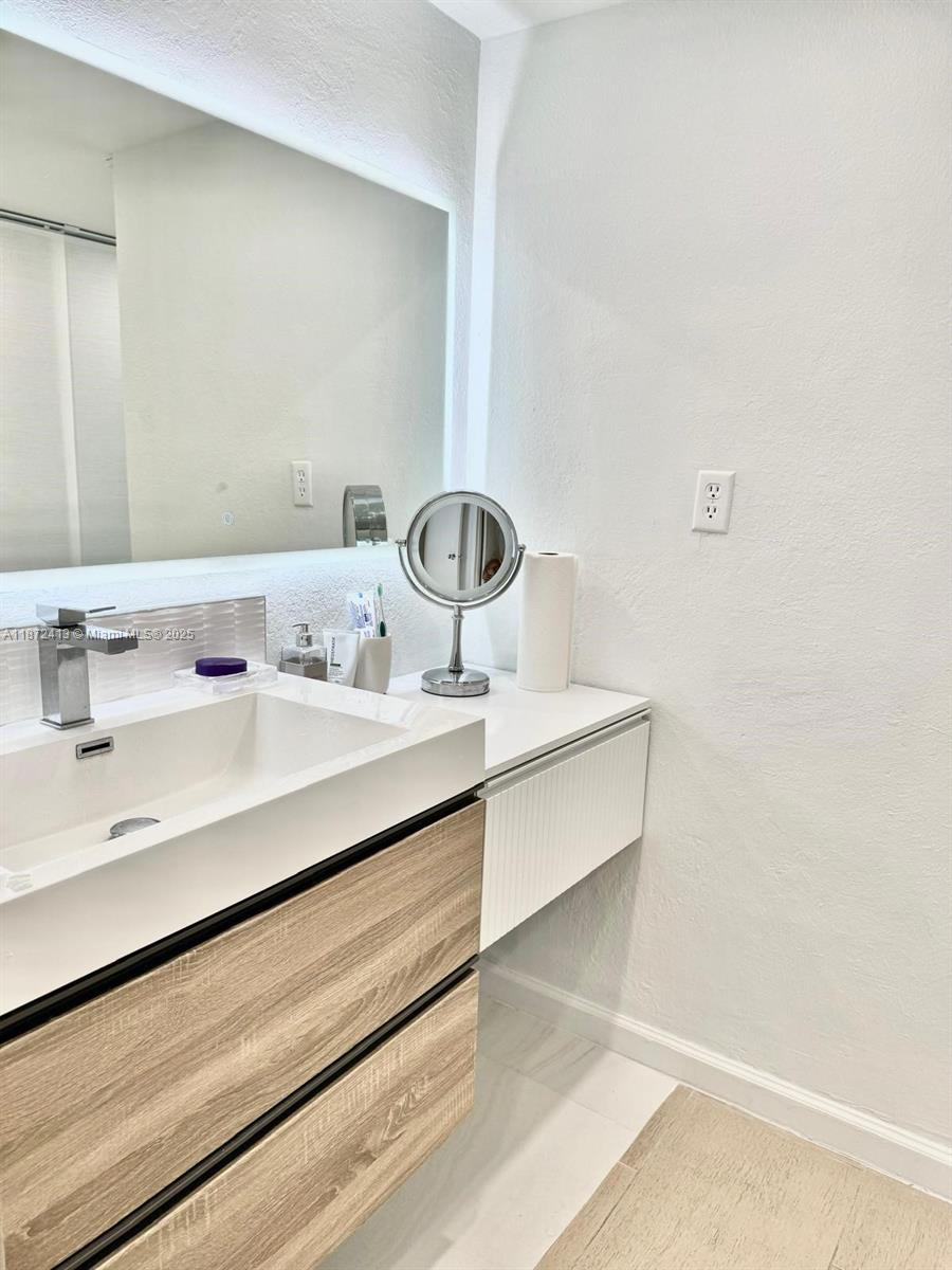 BONAVISTA CONDO - Residential