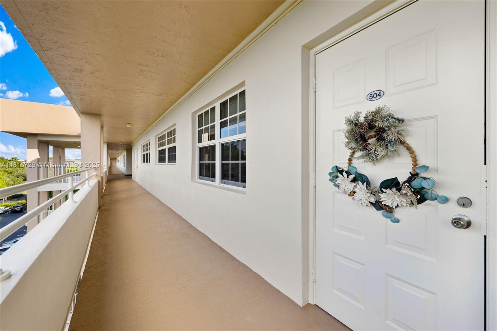 3850 E Oaks Clubhouse Dr 504, Pompano Beach, Broward County, Florida - 3 Bedrooms  
2 Bathrooms - 