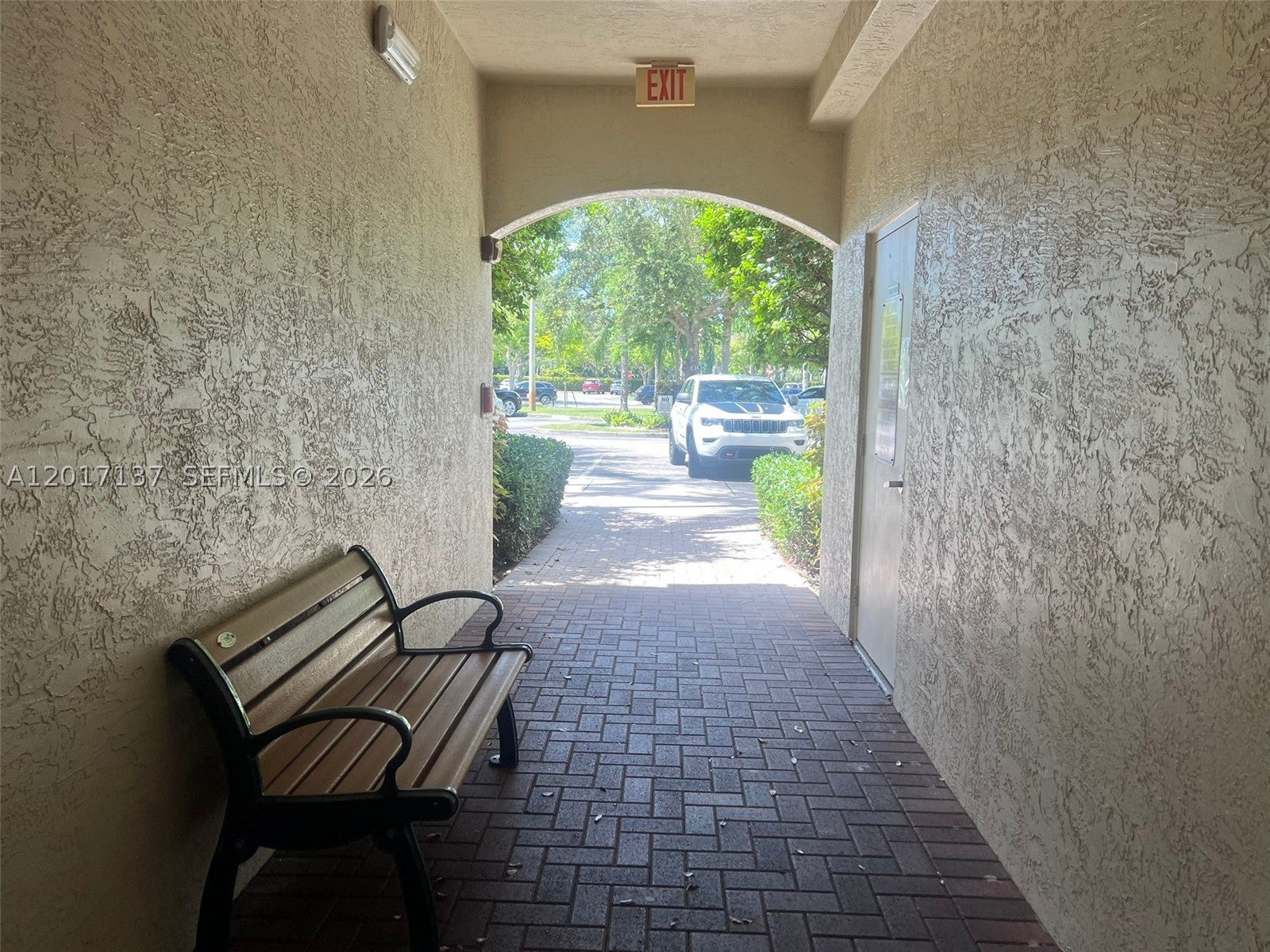 3500 Oaks Clubhouse Dr 211, Pompano Beach FL 33069