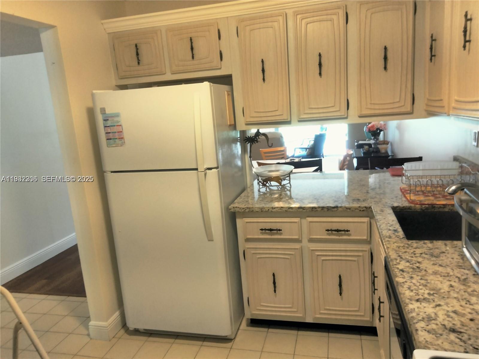 CONDOMINIUM 2 OF ENVIRON - Residential Lease