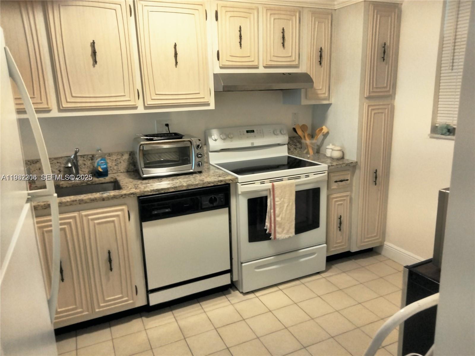 CONDOMINIUM 2 OF ENVIRON - Residential Lease