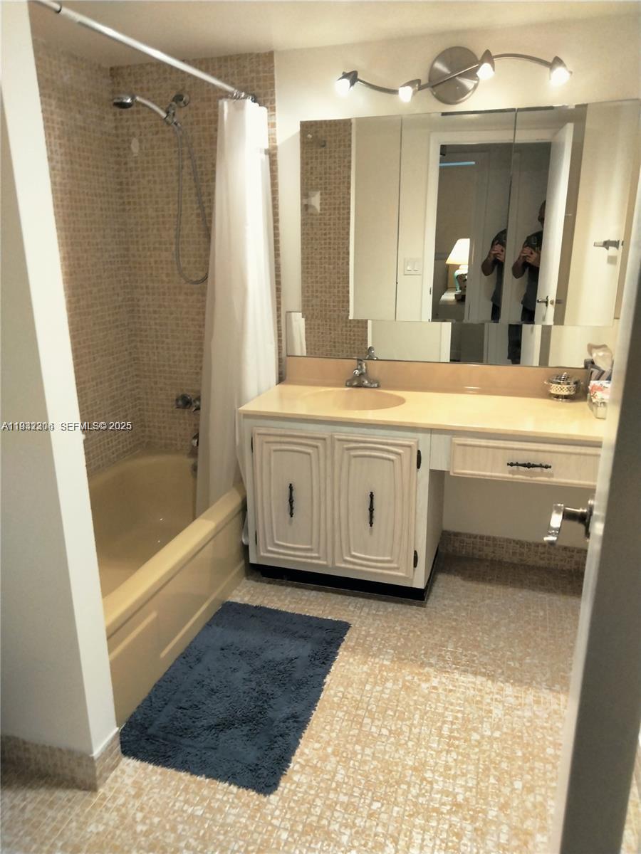 CONDOMINIUM 2 OF ENVIRON - Residential Lease