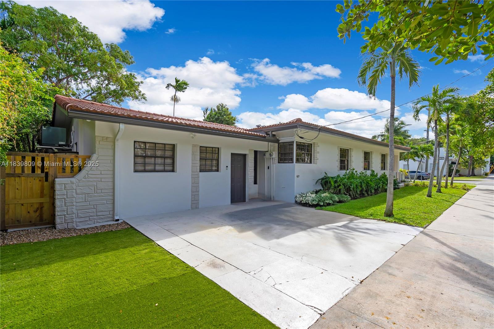 2121 SW 13th Ave