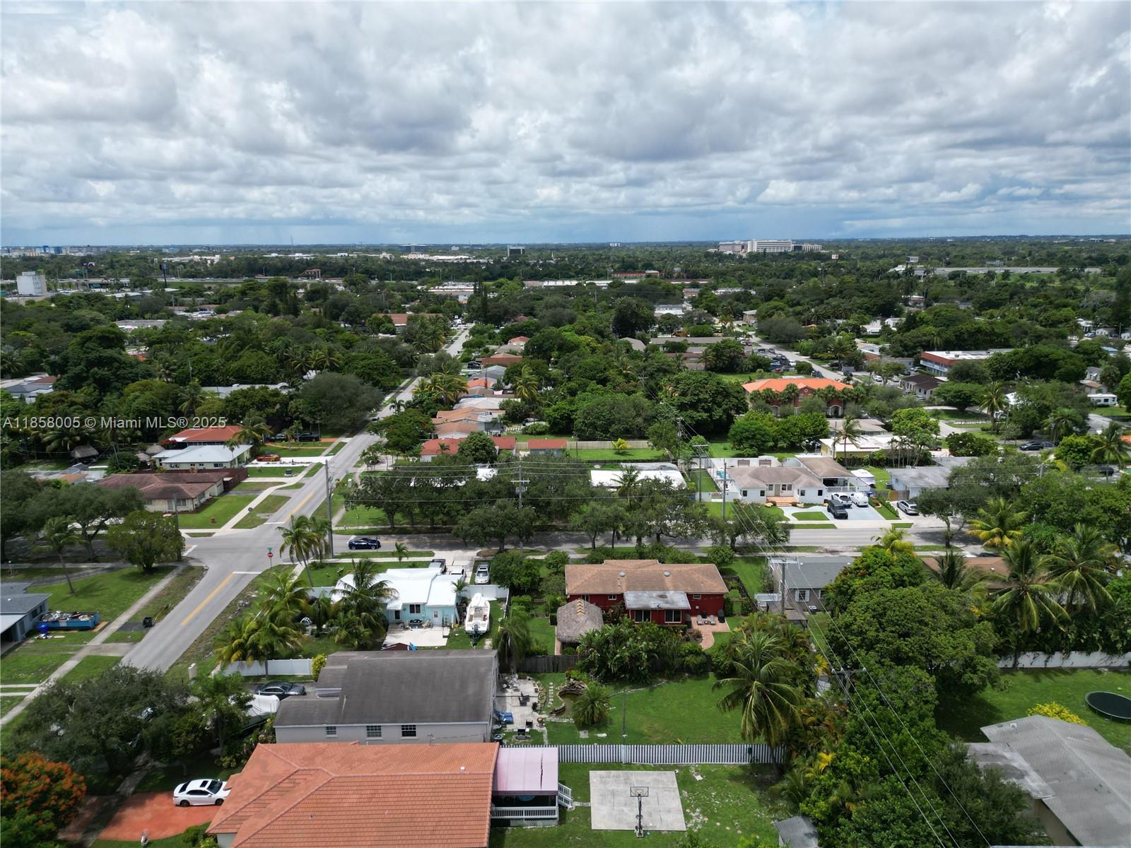 HOLLYWOOD LITTLE RANCHES - Residential