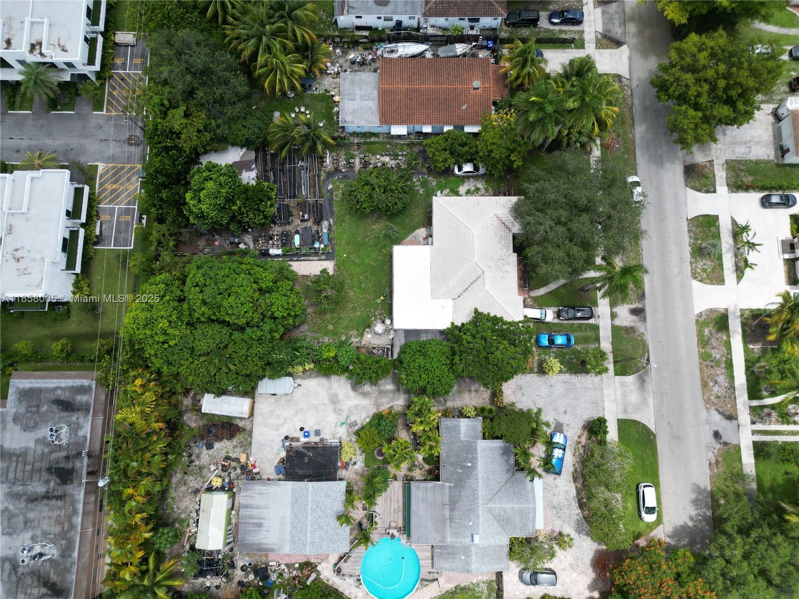 HOLLYWOOD LITTLE RANCHES - Residential