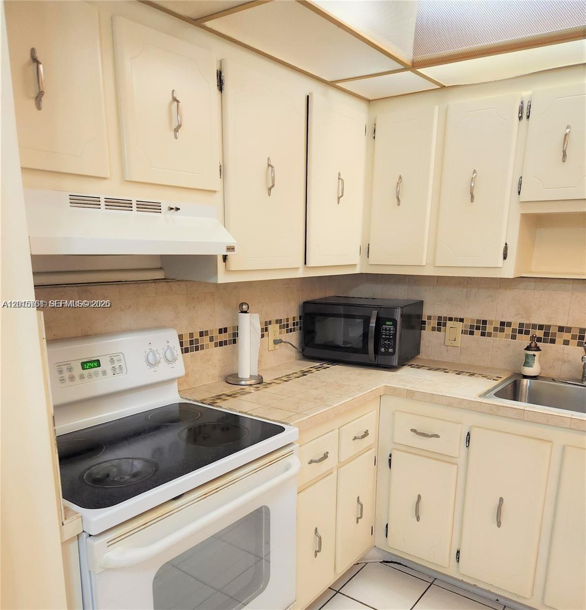 BONAVISTA CONDO - Residential Lease