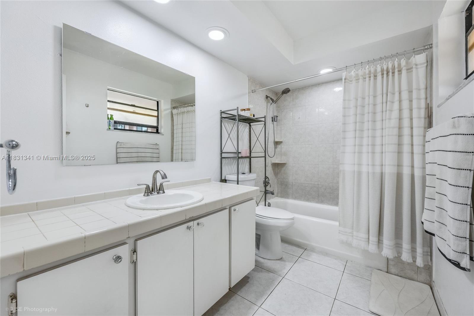 VALENCIA VILLAGE CONDO PH - Residential