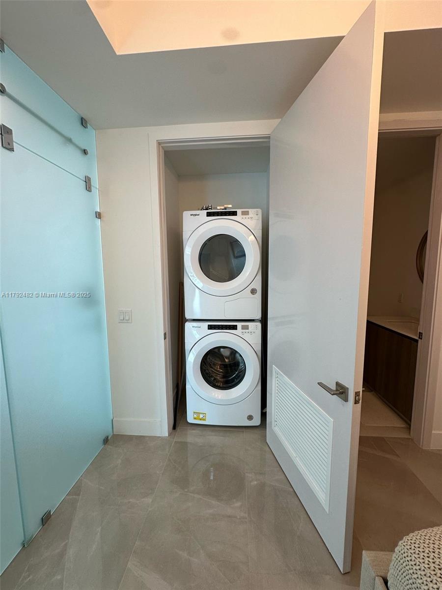 AURORA - Residential Lease