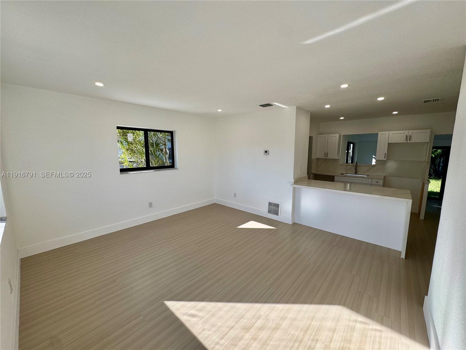 CAROL CITY GARDENS - Residential