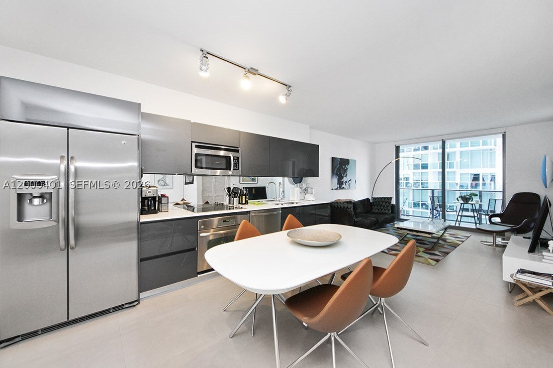 31 SE 6th St 1206