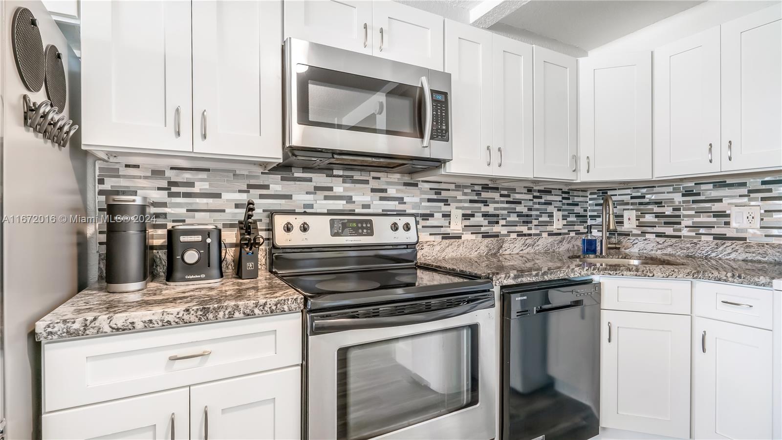 SEAHORSE OCEANSIDE APARTM - Residential Lease