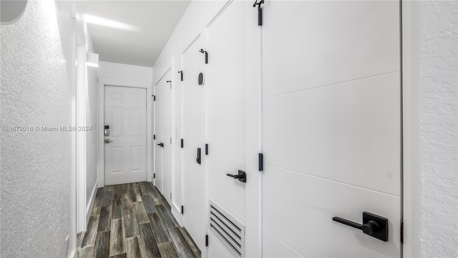 SEAHORSE OCEANSIDE APARTM - Residential Lease