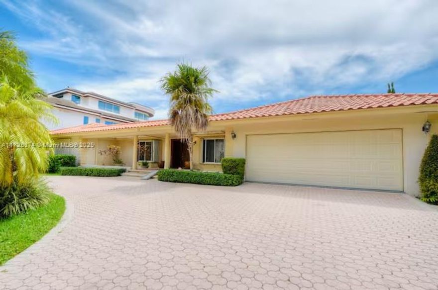 Luxury Canal-Front Oasis in Exclusive Fort Lauderdale Neighborhood
Welcome to this stunning 5-bedroom, 6-bathroom oasis in the prestigious Harbor Beach neighborhood, surrounded by multimillion-dollar estates. This serene canal-front home offers a spacious interior with king-sized bedrooms, fresh linens, and new mattresses. Enjoy multiple living areas, a fully equipped kitchen, and direct access to a private heated pool and outdoor grill area. The property features 24/7 private security for your peace of mind. Conveniently located near Fort Lauderdale Beach and Las Olas Boulevard.
Available for short-term leases, the price starts at $11,000 monthly for the low season. Can rent weekly or monthly.