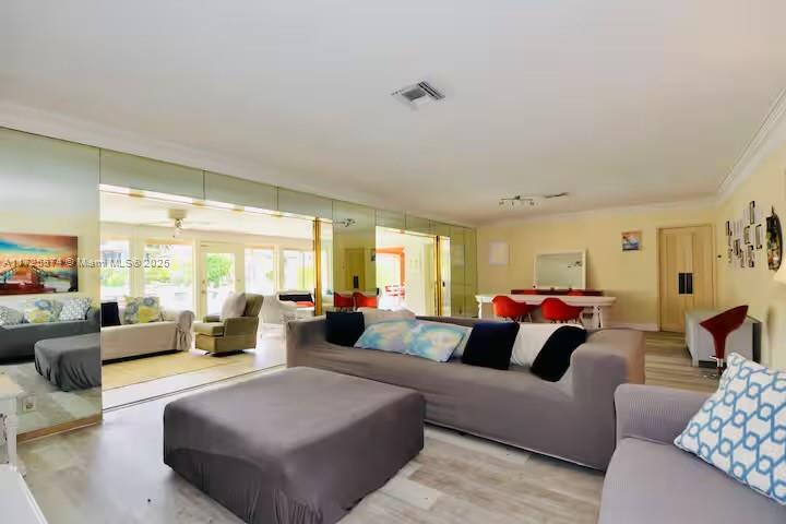 ISLA BAHIA - Residential Lease