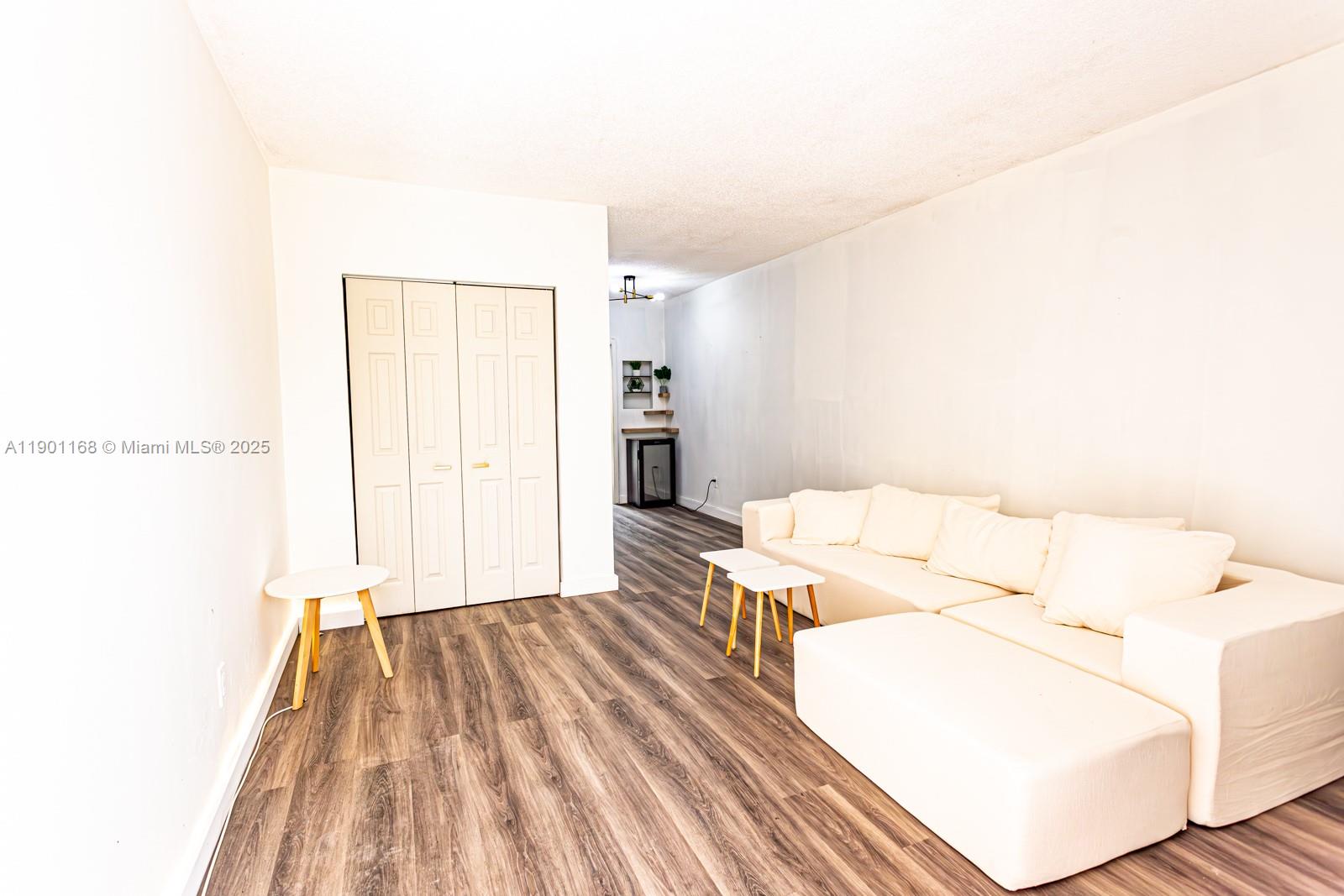 7720 Harding Ave 3, Miami Beach, FL, 33141/$162,900 2 7720 Harding Ave 3