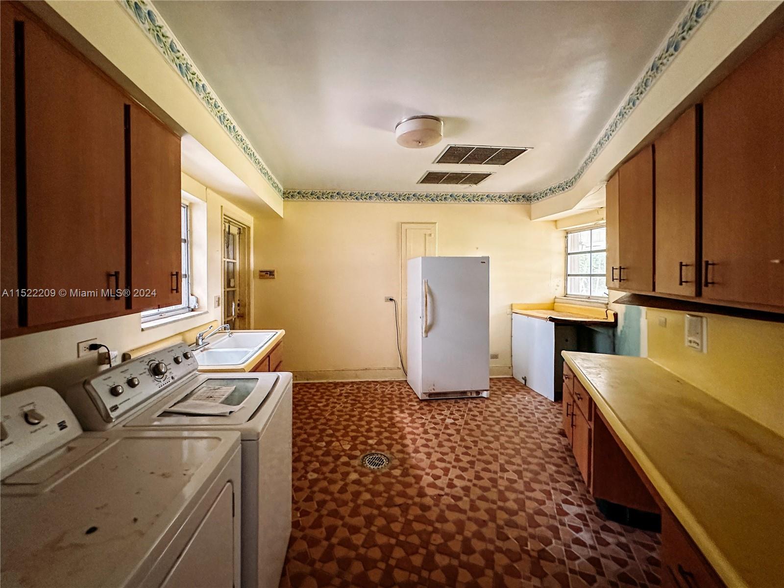 AMD PL OF JOURNEYS END - Residential