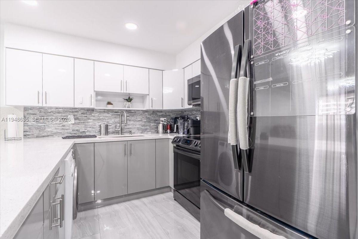 OLYMPUS CONDO PHASE - Residential