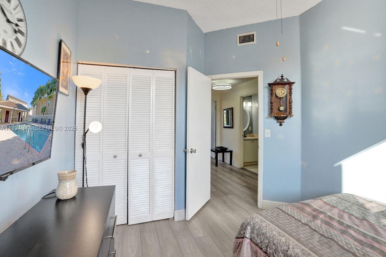 KENSINGTON MANOR - Residential