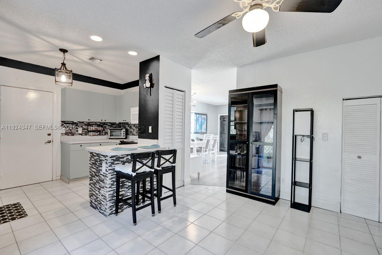 KENSINGTON MANOR - Residential