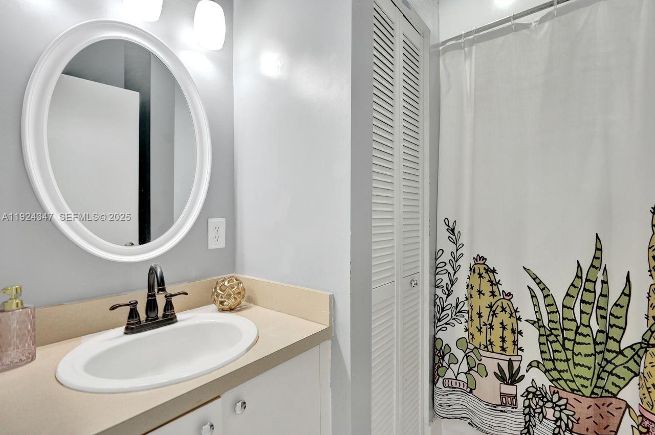 KENSINGTON MANOR - Residential