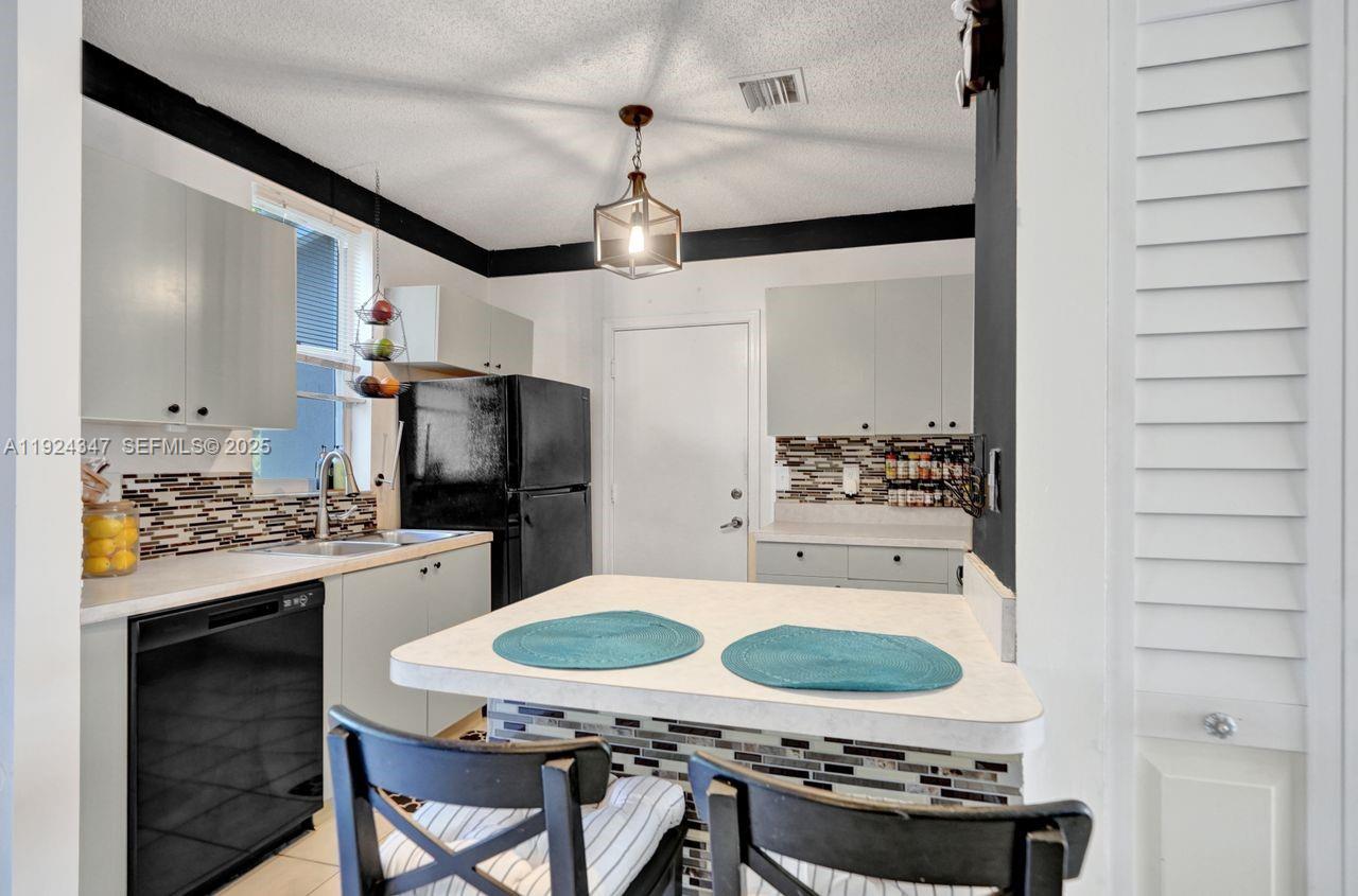 KENSINGTON MANOR - Residential