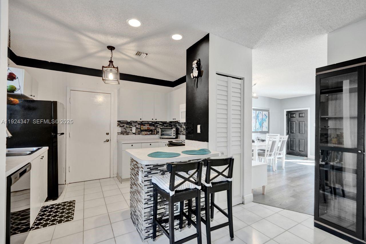 KENSINGTON MANOR - Residential