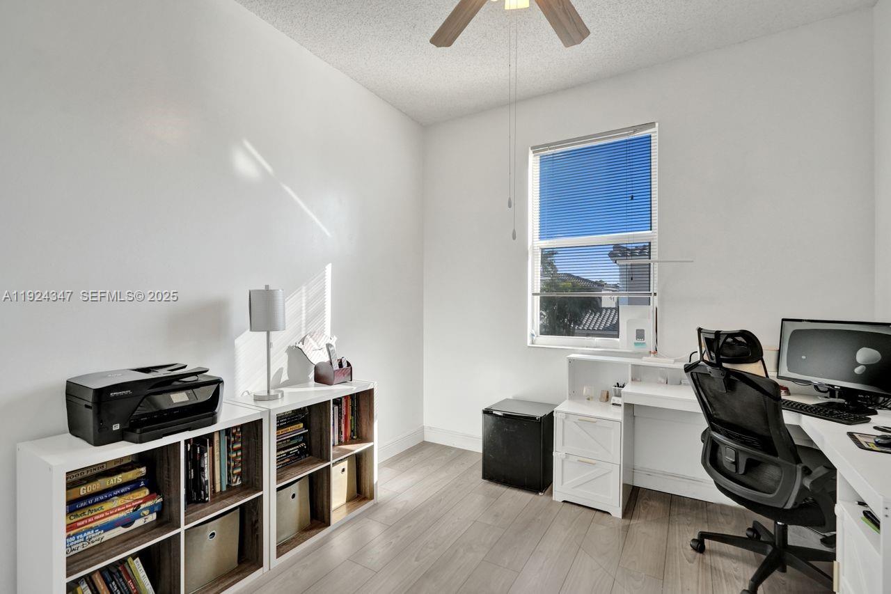 KENSINGTON MANOR - Residential