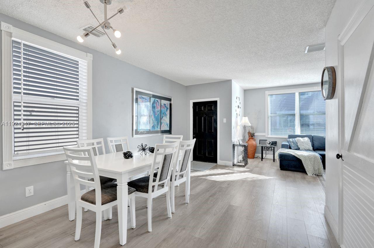 KENSINGTON MANOR - Residential