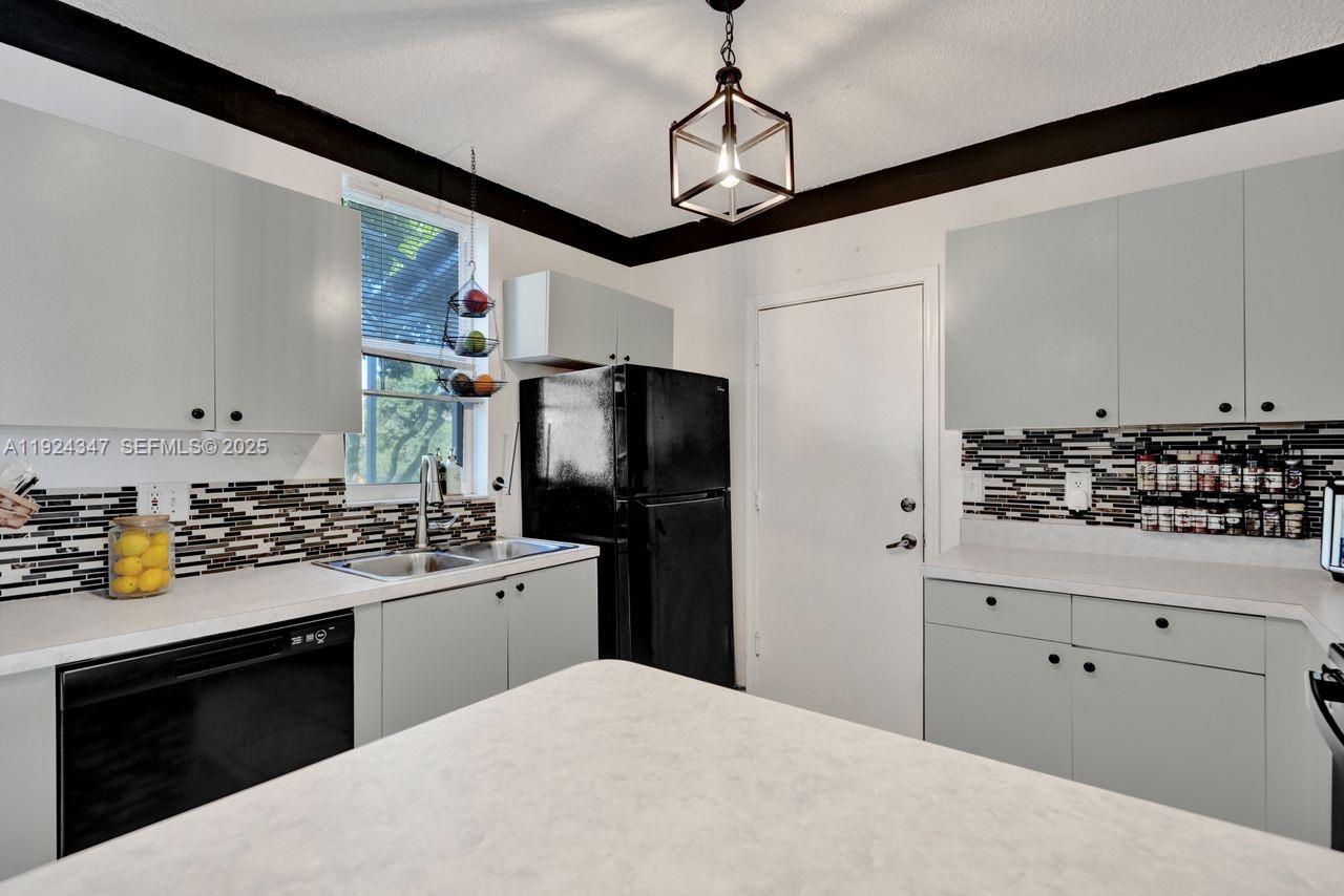 KENSINGTON MANOR - Residential