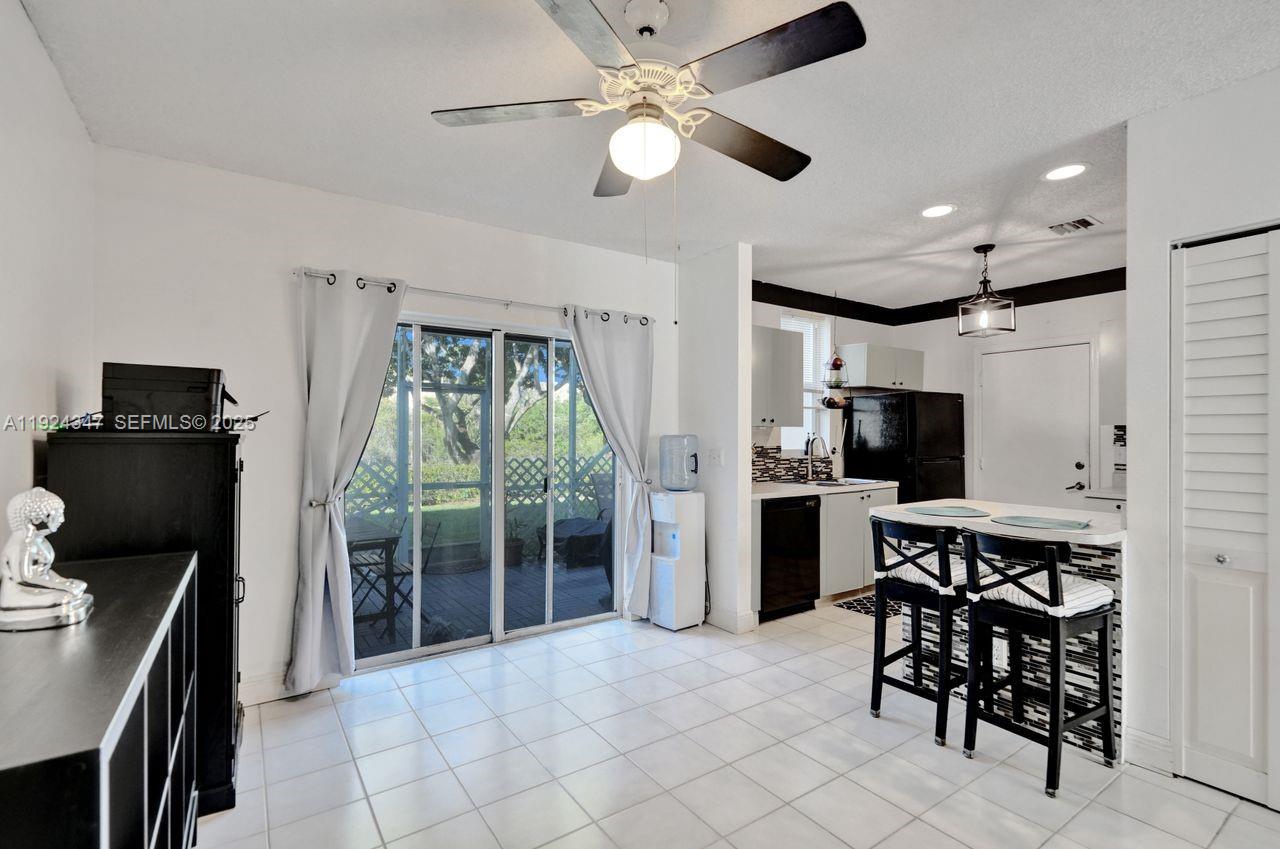 KENSINGTON MANOR - Residential