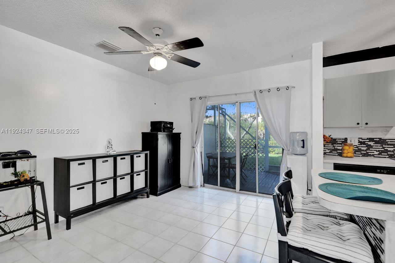 KENSINGTON MANOR - Residential