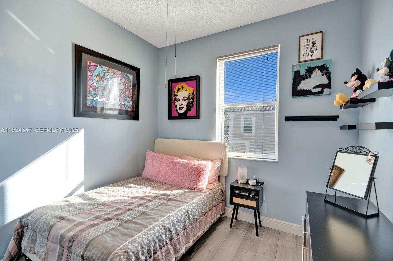 KENSINGTON MANOR - Residential