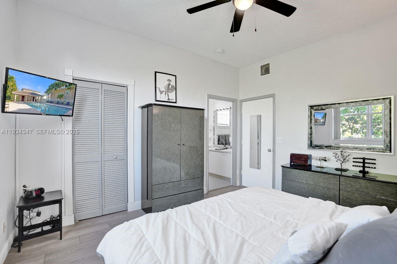 KENSINGTON MANOR - Residential