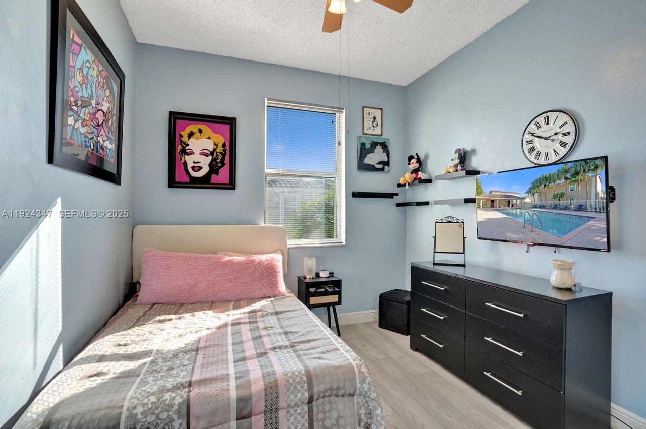 KENSINGTON MANOR - Residential