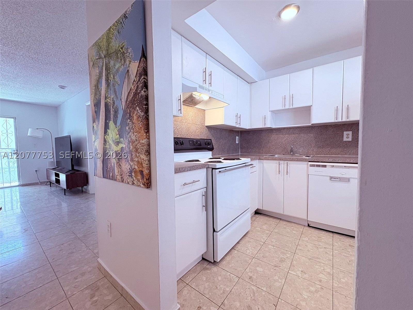 1605 Meridian Ave 202