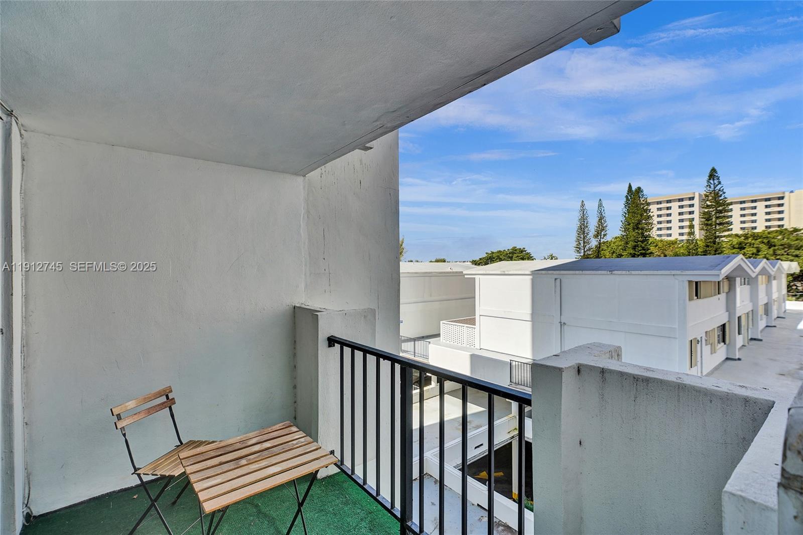 COMMODORE PLAZA CONDO - Residential