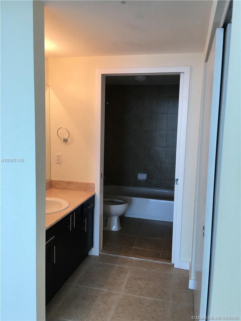 RIVER OAKS MARINA & TOWER - Residential Lease