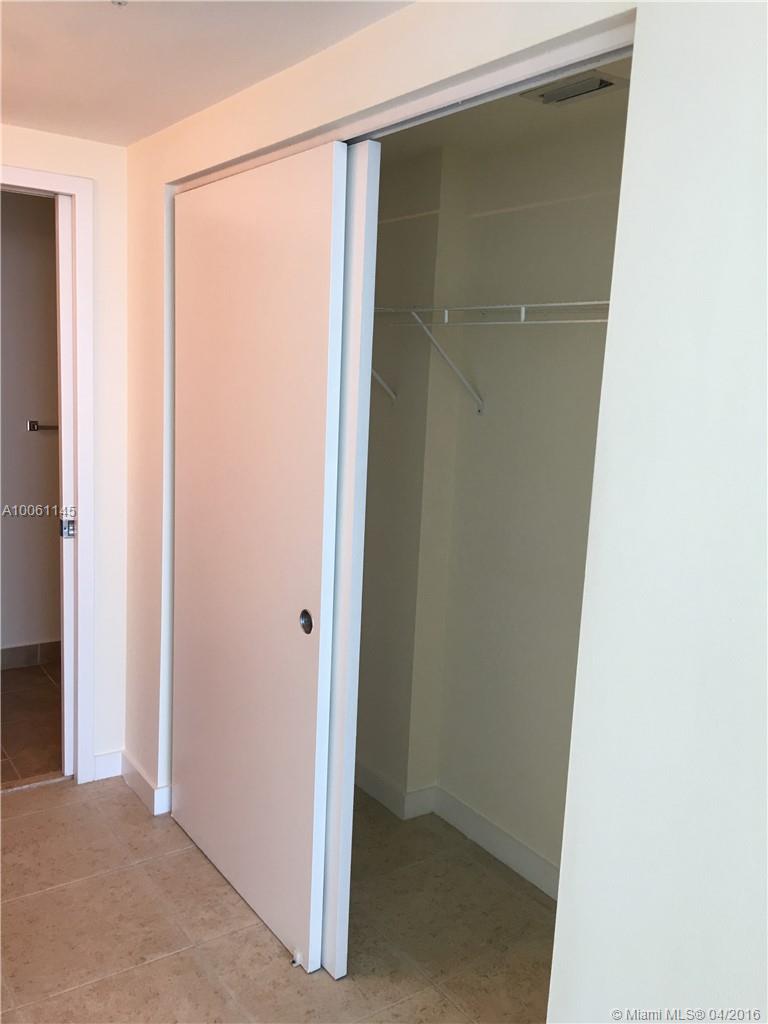 RIVER OAKS MARINA & TOWER - Residential Lease