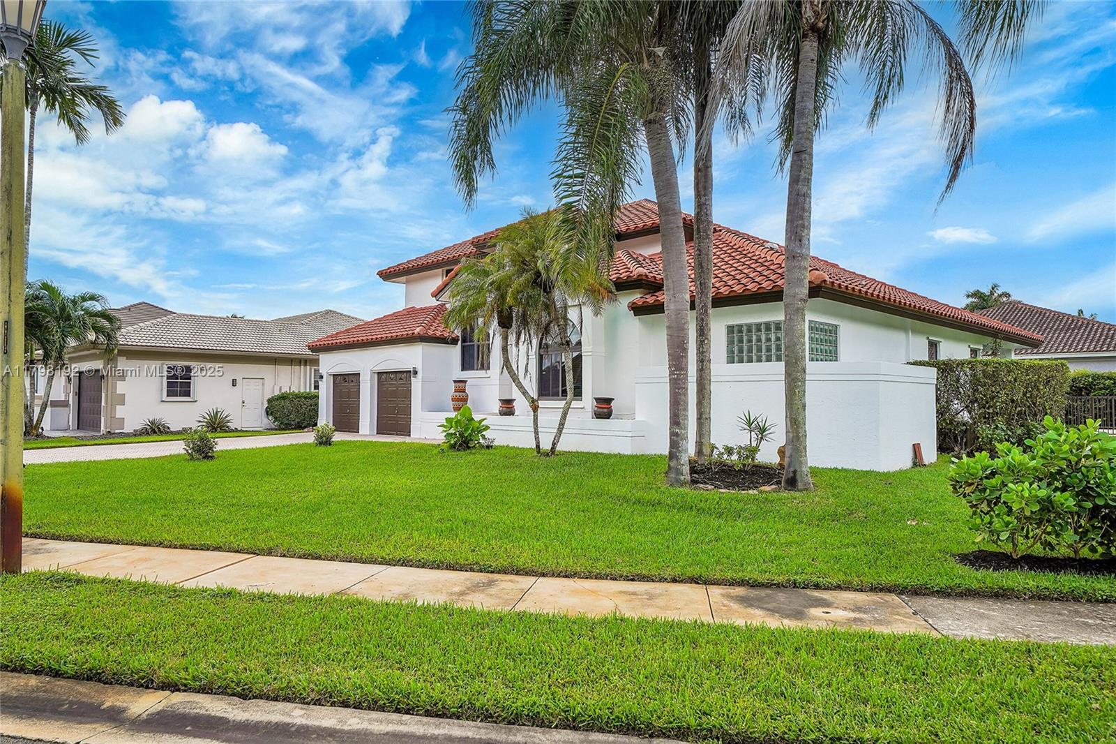 500 E Cypress Pointe Dr E