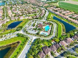 571 Se 37th Pl, Homestead, Miami-Dade County, Florida - 5 Bedrooms  
3 Bathrooms - 