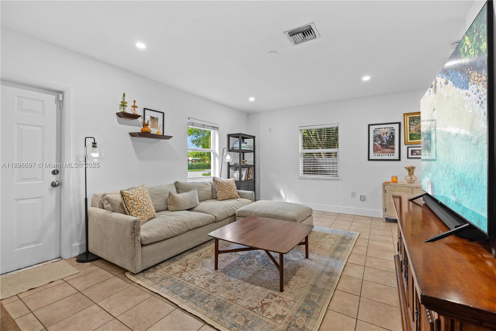 6395 SW 41st St, South Miami, FL, 33155/$690,000 3 6395 SW 41st St