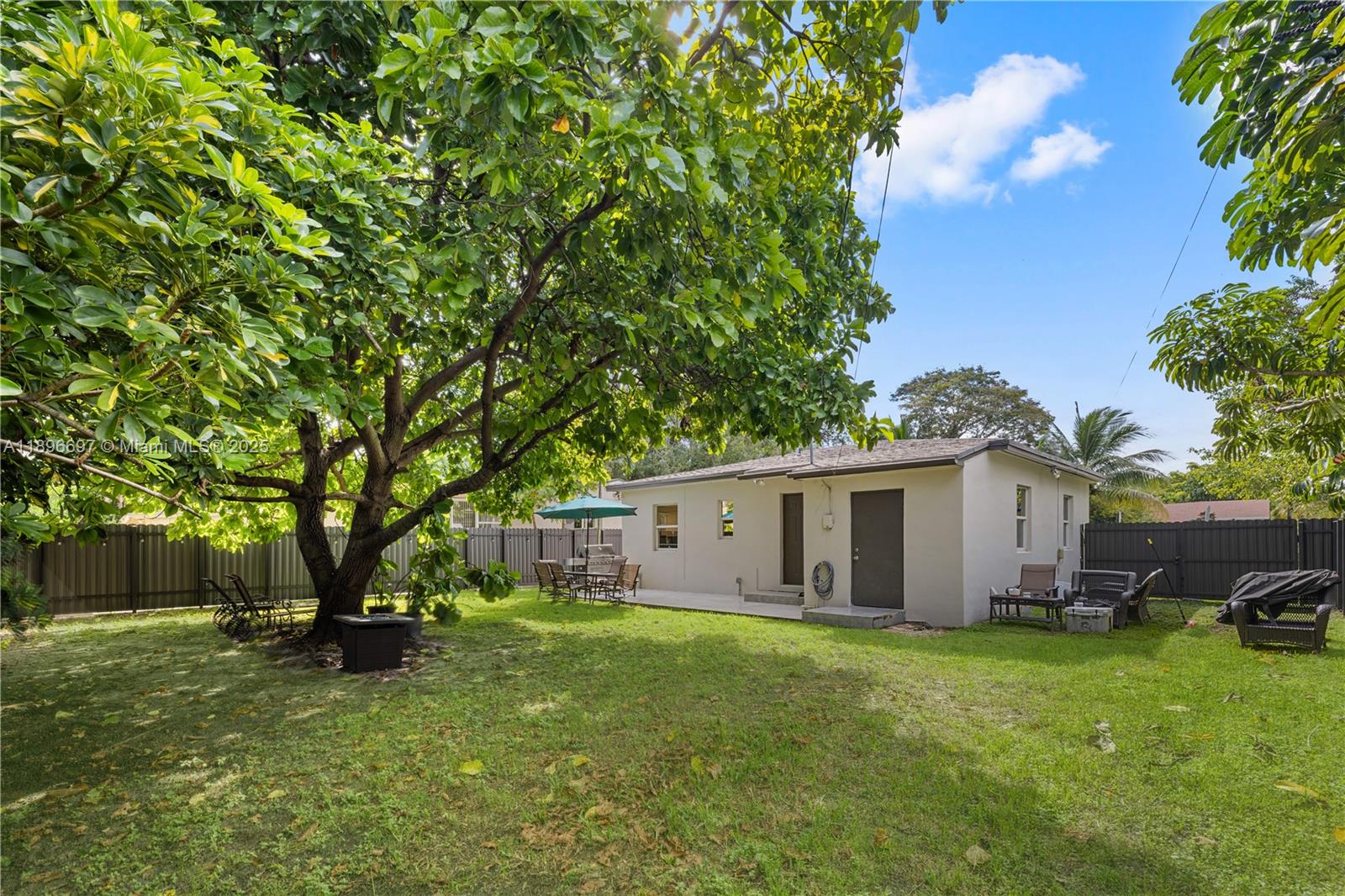 6395 SW 41st St, South Miami, FL, 33155/$690,000 2 6395 SW 41st St